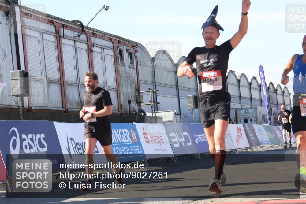 03.10.2025 - Köhlbrandbrückenlauf Luisa Fischer http://msf.ph/oto/9027261 03.10.2025 12:57:02 Ziel 4042, 4068, 4086, 4115, 5846, 5898, 6016, 6417 meine-sportfotos.de