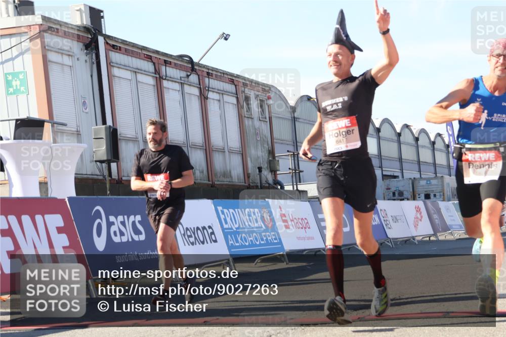 03.10.2025 - Köhlbrandbrückenlauf Luisa Fischer http://msf.ph/oto/9027263 03.10.2025 12:57:03 Ziel 4042, 4068, 4080, 4086, 5846, 5898, 6016, 6417 meine-sportfotos.de