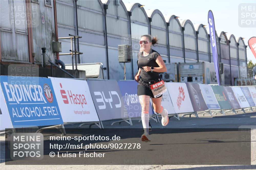 03.10.2025 - Köhlbrandbrückenlauf Luisa Fischer http://msf.ph/oto/9027278 03.10.2025 12:57:05 Ziel 4042, 4068, 4080, 4086, 5846, 5898, 6016, 6417, 6629, 6819 meine-sportfotos.de