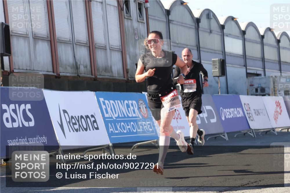 03.10.2025 - Köhlbrandbrückenlauf Luisa Fischer http://msf.ph/oto/9027291 03.10.2025 12:57:06 Ziel 4042, 4068, 4080, 4086, 5846, 5898, 6016, 6417, 6629, 6819 meine-sportfotos.de
