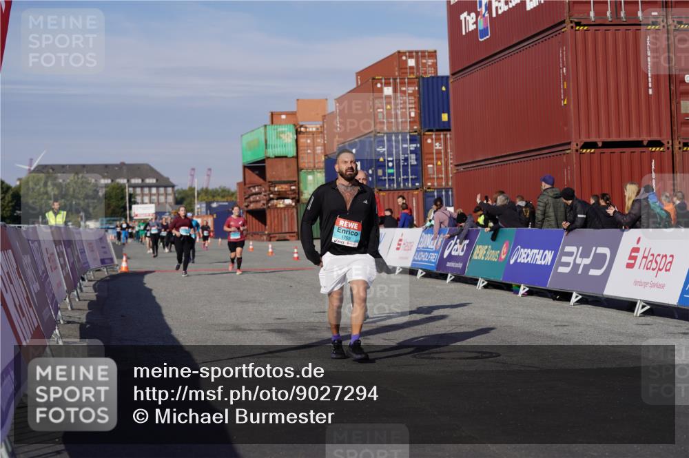03.10.2025 - Köhlbrandbrückenlauf Michael Burmester http://msf.ph/oto/9027294 03.10.2025 10:31:03 Ziel 1763, 2205, 2468, 3510, 3663, 3664 meine-sportfotos.de