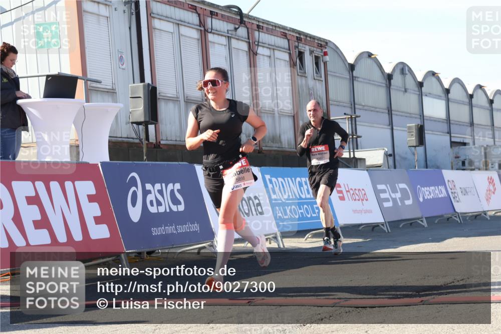 03.10.2025 - Köhlbrandbrückenlauf Luisa Fischer http://msf.ph/oto/9027300 03.10.2025 12:57:07 Ziel 4042, 4068, 4080, 4086, 5846, 5898, 6016, 6417, 6629, 6819 meine-sportfotos.de