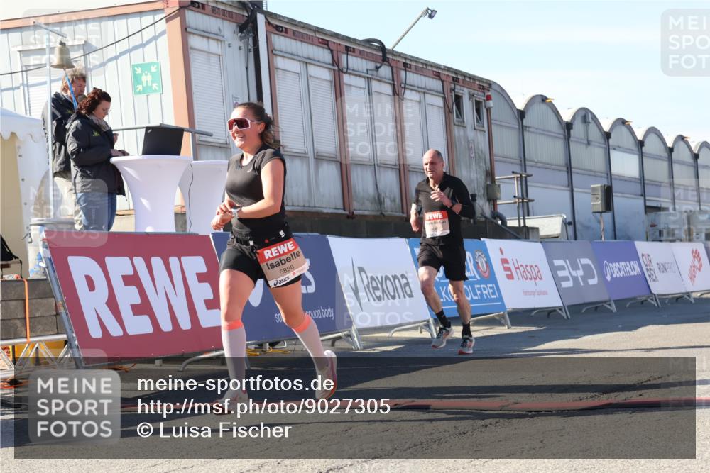 03.10.2025 - Köhlbrandbrückenlauf Luisa Fischer http://msf.ph/oto/9027305 03.10.2025 12:57:07 Ziel 4042, 4068, 4080, 4086, 5846, 5898, 6016, 6417, 6629, 6819 meine-sportfotos.de