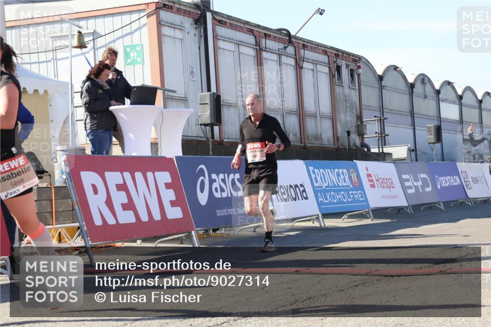 03.10.2025 - Köhlbrandbrückenlauf Luisa Fischer http://msf.ph/oto/9027314 03.10.2025 12:57:08 Ziel 4042, 4068, 4080, 4086, 5699, 5846, 5898, 6417, 6629, 6819 meine-sportfotos.de