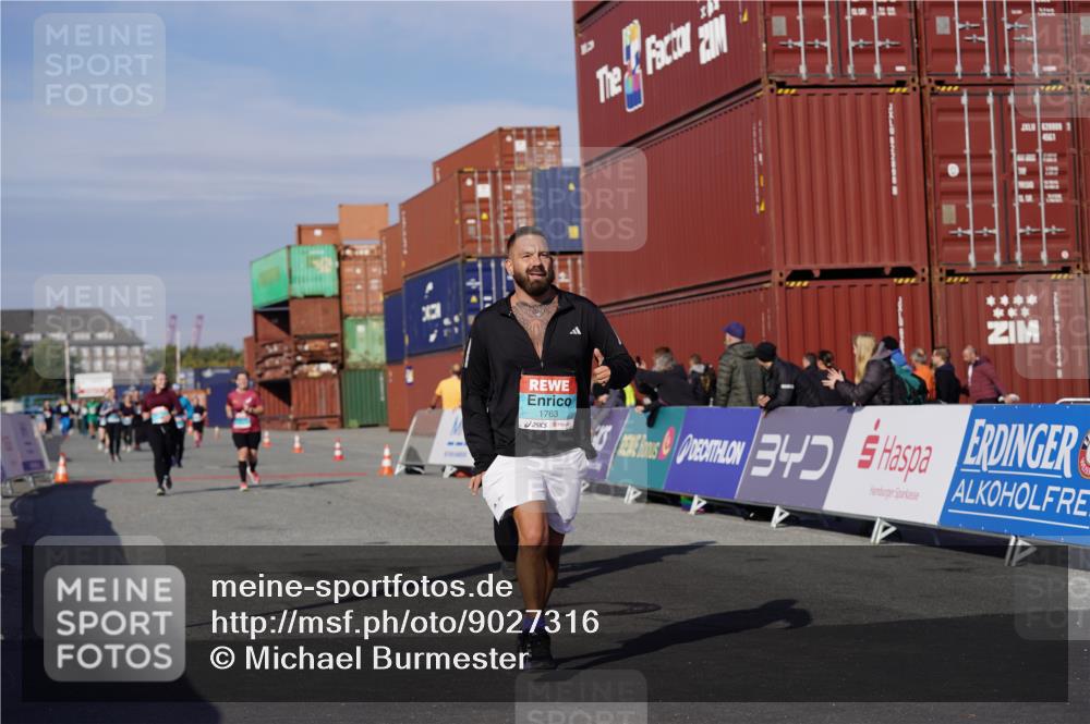 03.10.2025 - Köhlbrandbrückenlauf Michael Burmester http://msf.ph/oto/9027316 03.10.2025 10:31:04 Ziel 1763, 2205, 2468, 3663, 3664 meine-sportfotos.de