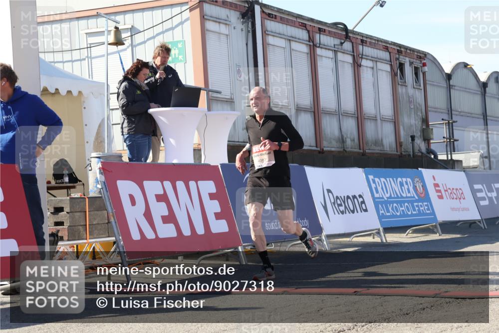 03.10.2025 - Köhlbrandbrückenlauf Luisa Fischer http://msf.ph/oto/9027318 03.10.2025 12:57:08 Ziel 4042, 4068, 4080, 4086, 5699, 5846, 5898, 6417, 6629, 6819 meine-sportfotos.de