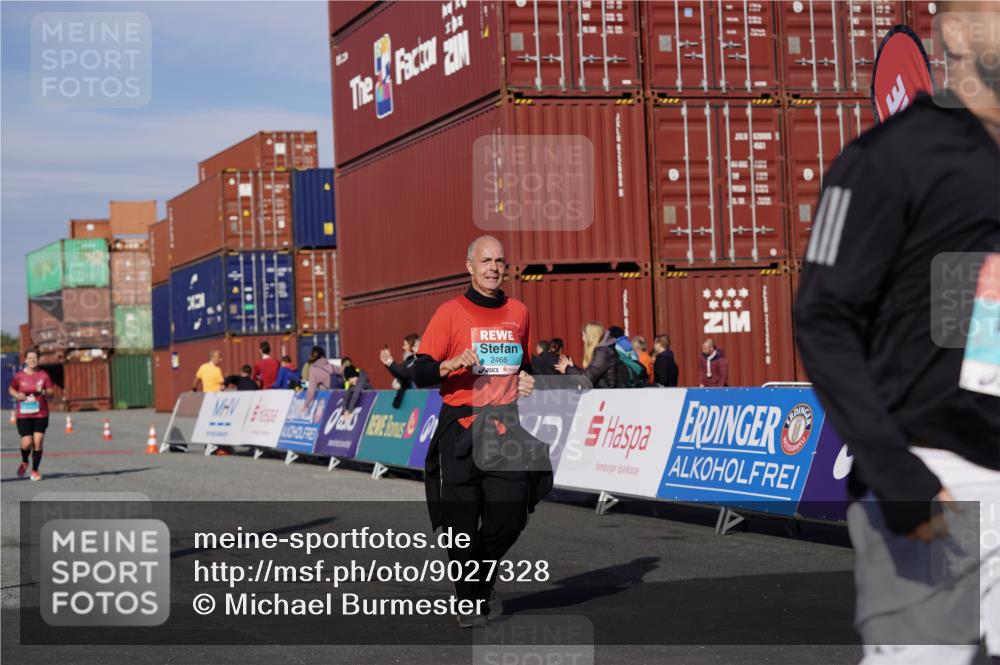 03.10.2025 - Köhlbrandbrückenlauf Michael Burmester http://msf.ph/oto/9027328 03.10.2025 10:31:06 Ziel 1763, 2205, 2468, 3663, 3664 meine-sportfotos.de