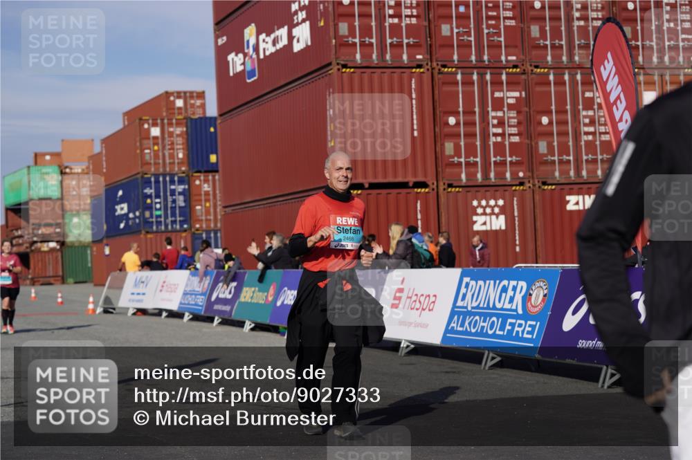 03.10.2025 - Köhlbrandbrückenlauf Michael Burmester http://msf.ph/oto/9027333 03.10.2025 10:31:06 Ziel 1763, 2205, 2468, 3663, 3664 meine-sportfotos.de