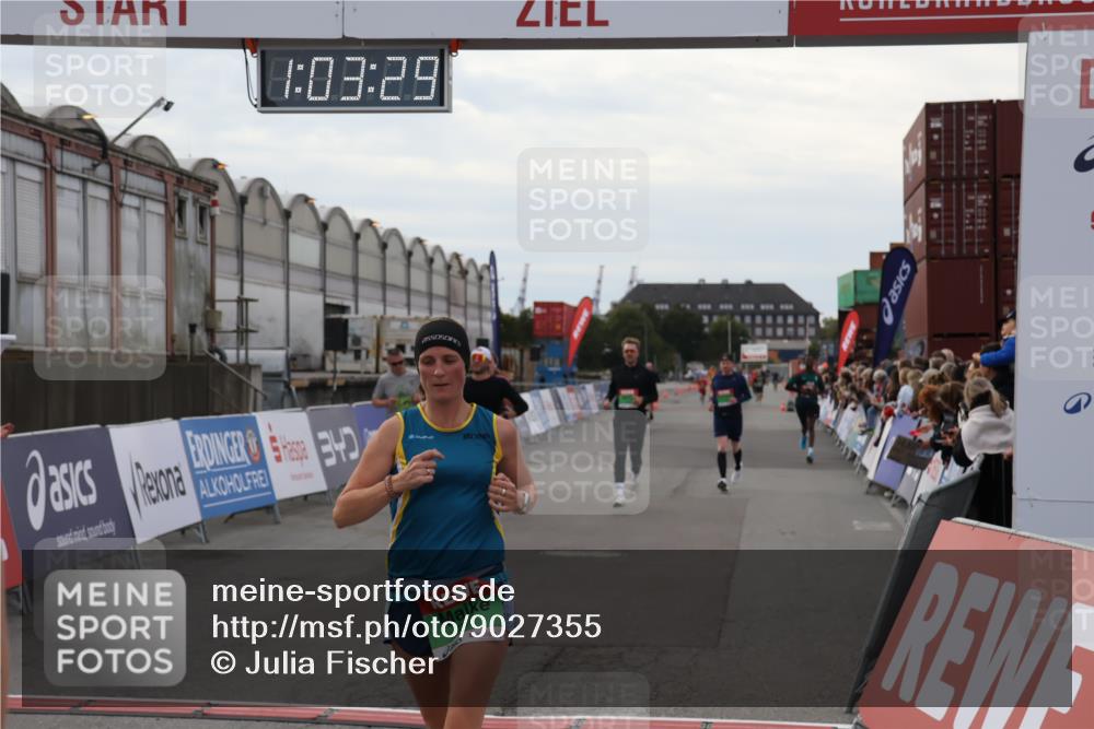 03.10.2025 - Köhlbrandbrückenlauf Julia Fischer http://msf.ph/oto/9027355 03.10.2025 16:03:30 Ziel 7013, 7094, 7224, 7418, 7485, 7873, 9103, 9305, 9678 meine-sportfotos.de