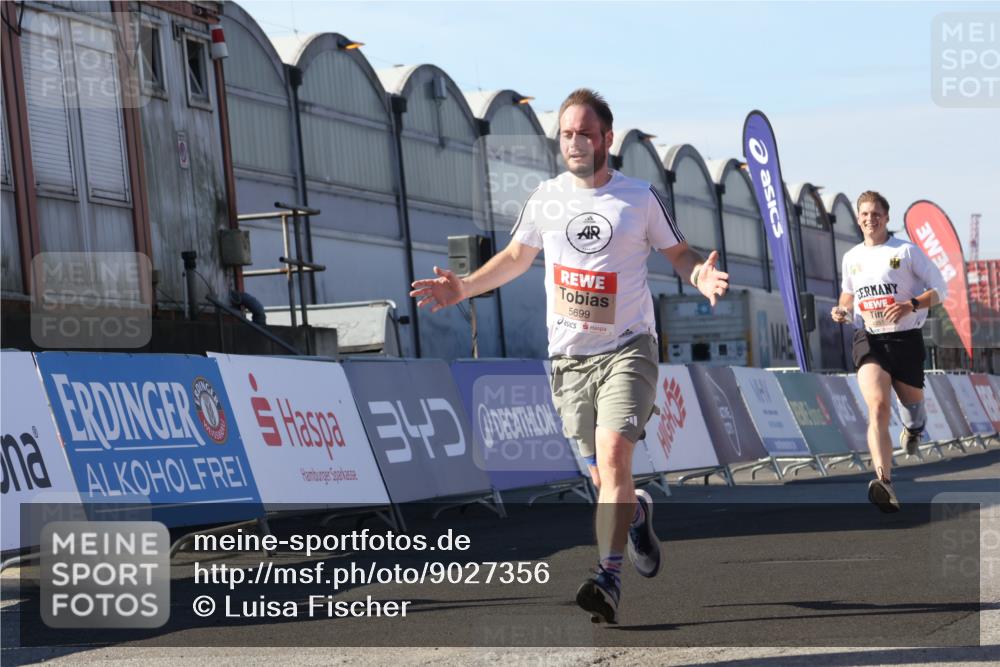03.10.2025 - Köhlbrandbrückenlauf Luisa Fischer http://msf.ph/oto/9027356 03.10.2025 12:57:12 Ziel 4042, 4080, 4251, 5699, 5846, 5898, 5926, 6417, 6629, 6819 meine-sportfotos.de