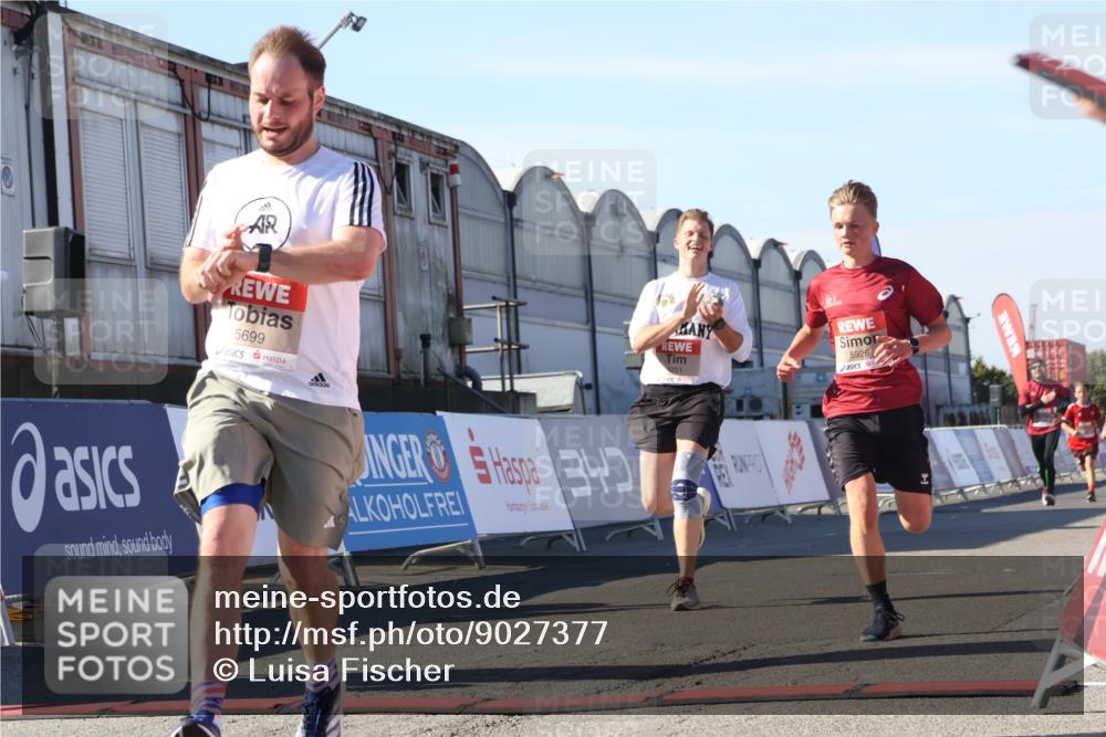 03.10.2025 - Köhlbrandbrückenlauf Luisa Fischer http://msf.ph/oto/9027377 03.10.2025 12:57:14 Ziel 4042, 4080, 4251, 5699, 5898, 5926, 6629, 6819 meine-sportfotos.de