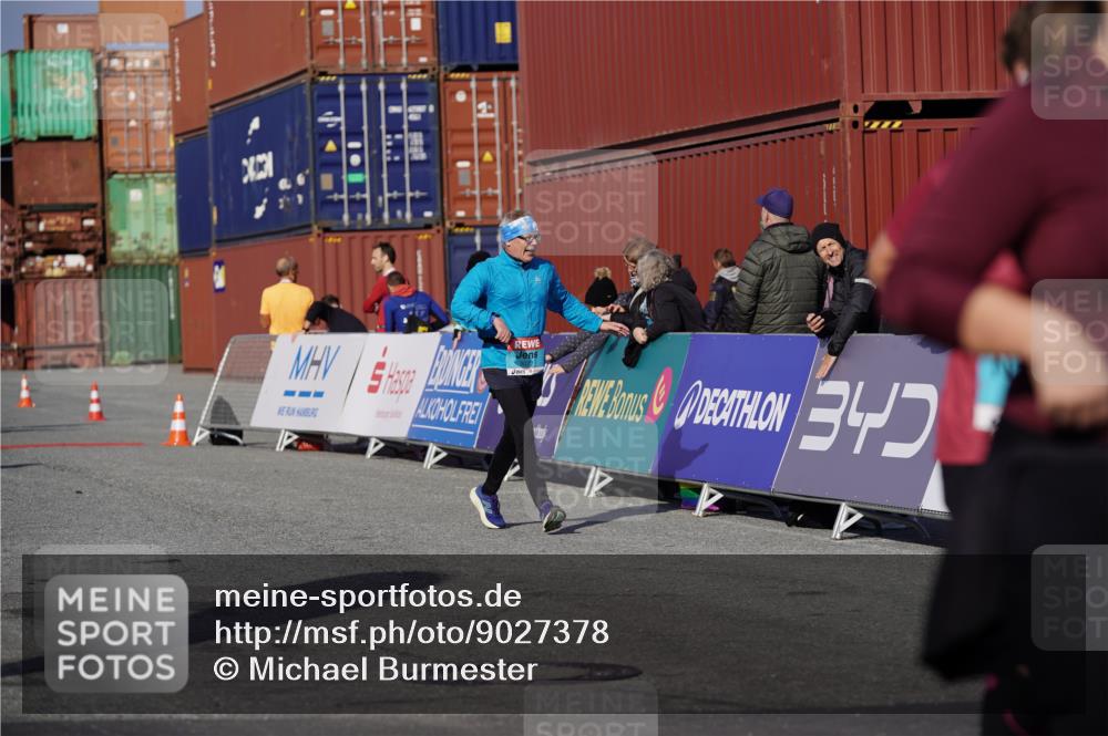 03.10.2025 - Köhlbrandbrückenlauf Michael Burmester http://msf.ph/oto/9027378 03.10.2025 10:31:13 Ziel 2205, 2443, 3072, 3663 meine-sportfotos.de