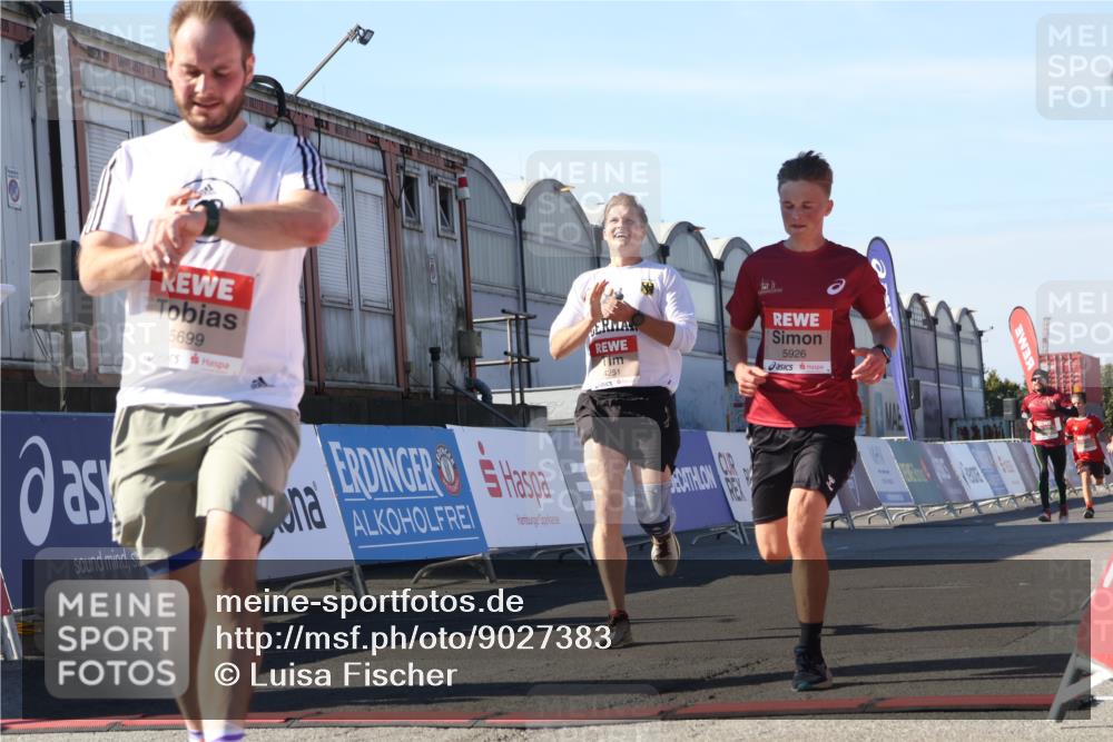 03.10.2025 - Köhlbrandbrückenlauf Luisa Fischer http://msf.ph/oto/9027383 03.10.2025 12:57:14 Ziel 4042, 4080, 4251, 5699, 5898, 5926, 6629, 6819 meine-sportfotos.de