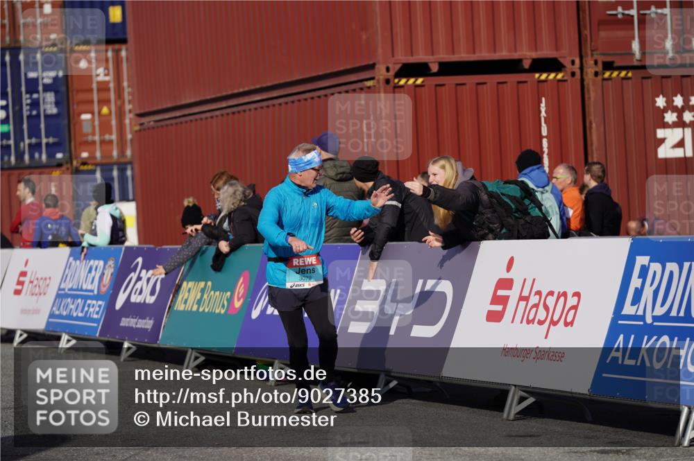 03.10.2025 - Köhlbrandbrückenlauf Michael Burmester http://msf.ph/oto/9027385 03.10.2025 10:31:14 Ziel 2205, 2443, 3072, 3663 meine-sportfotos.de