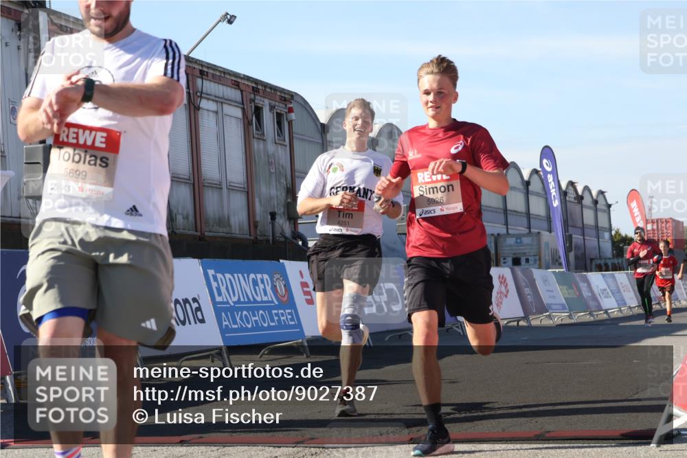 03.10.2025 - Köhlbrandbrückenlauf Luisa Fischer http://msf.ph/oto/9027387 03.10.2025 12:57:14 Ziel 4042, 4080, 4251, 5699, 5898, 5926, 6629, 6819 meine-sportfotos.de
