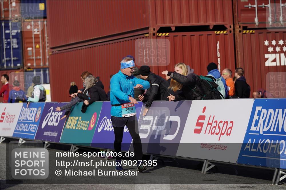 03.10.2025 - Köhlbrandbrückenlauf Michael Burmester http://msf.ph/oto/9027395 03.10.2025 10:31:14 Ziel 2205, 2443, 3072, 3663 meine-sportfotos.de