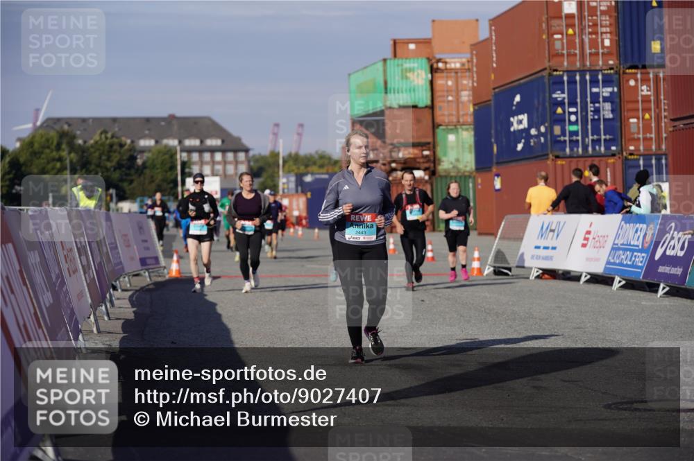 03.10.2025 - Köhlbrandbrückenlauf Michael Burmester http://msf.ph/oto/9027407 03.10.2025 10:31:18 Ziel 1969, 1970, 2443, 2504, 3072, 3383, 3384 meine-sportfotos.de