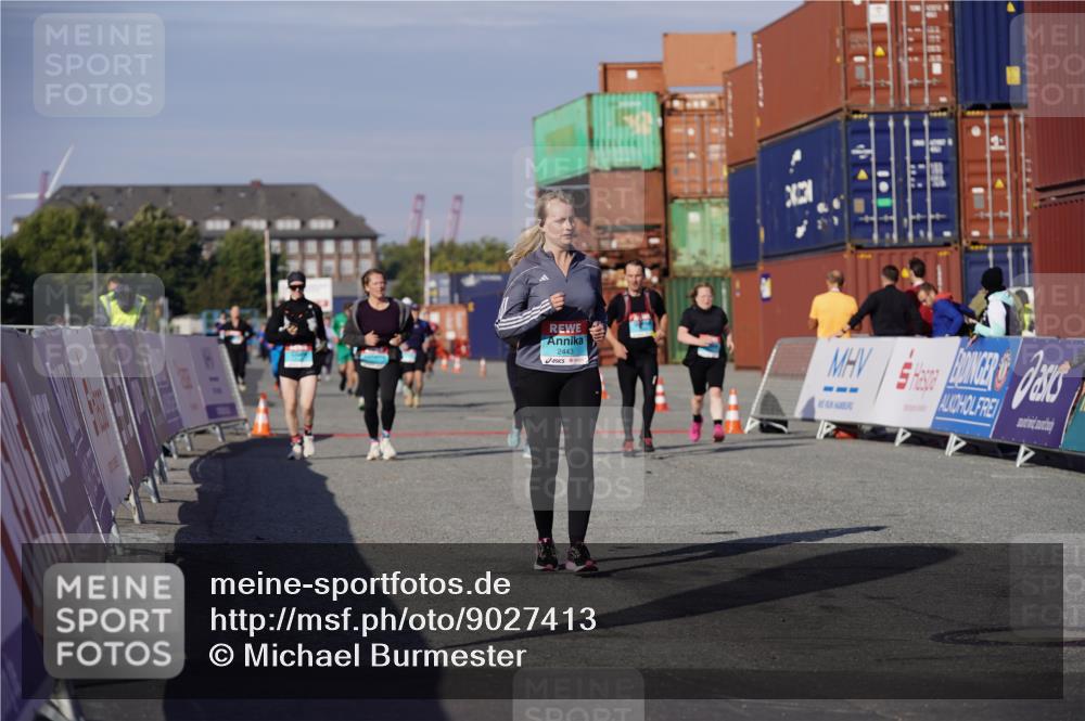 03.10.2025 - Köhlbrandbrückenlauf Michael Burmester http://msf.ph/oto/9027413 03.10.2025 10:31:18 Ziel 1969, 1970, 2443, 2504, 3072, 3383, 3384 meine-sportfotos.de