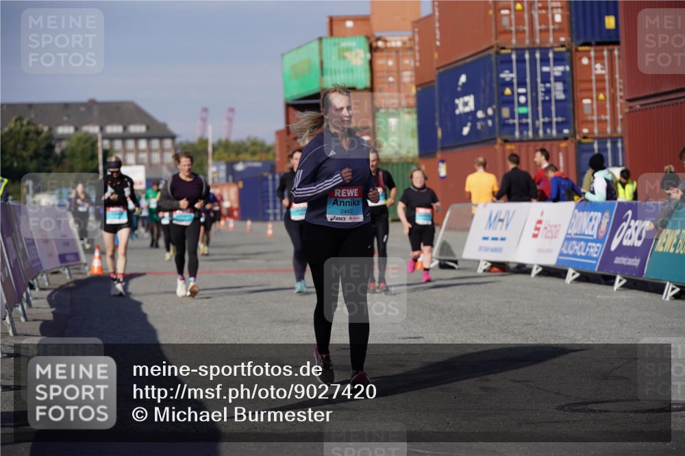 03.10.2025 - Köhlbrandbrückenlauf Michael Burmester http://msf.ph/oto/9027420 03.10.2025 10:31:19 Ziel 1969, 1970, 2443, 2504, 3072, 3383, 3384 meine-sportfotos.de