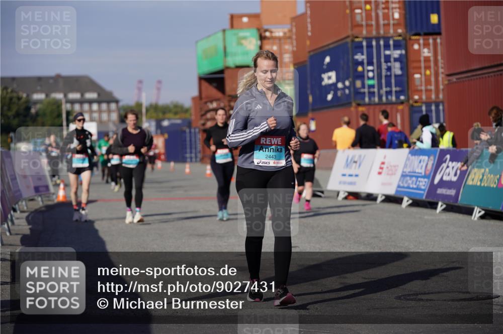 03.10.2025 - Köhlbrandbrückenlauf Michael Burmester http://msf.ph/oto/9027431 03.10.2025 10:31:20 Ziel 1969, 1970, 2443, 2504, 3072, 3383, 3384 meine-sportfotos.de