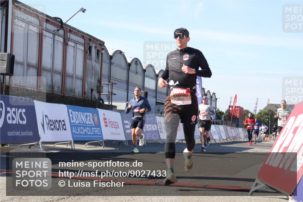 03.10.2025 - Köhlbrandbrückenlauf Luisa Fischer http://msf.ph/oto/9027433 03.10.2025 12:57:30 Ziel 4105, 4150, 4186, 4518, 6015, 6020, 6122, 6767 meine-sportfotos.de