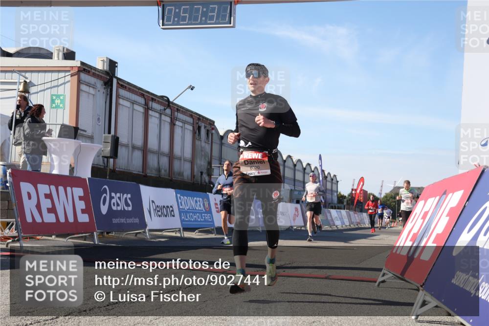 03.10.2025 - Köhlbrandbrückenlauf Luisa Fischer http://msf.ph/oto/9027441 03.10.2025 12:57:30 Ziel 4105, 4150, 4186, 4518, 6015, 6020, 6122, 6767 meine-sportfotos.de