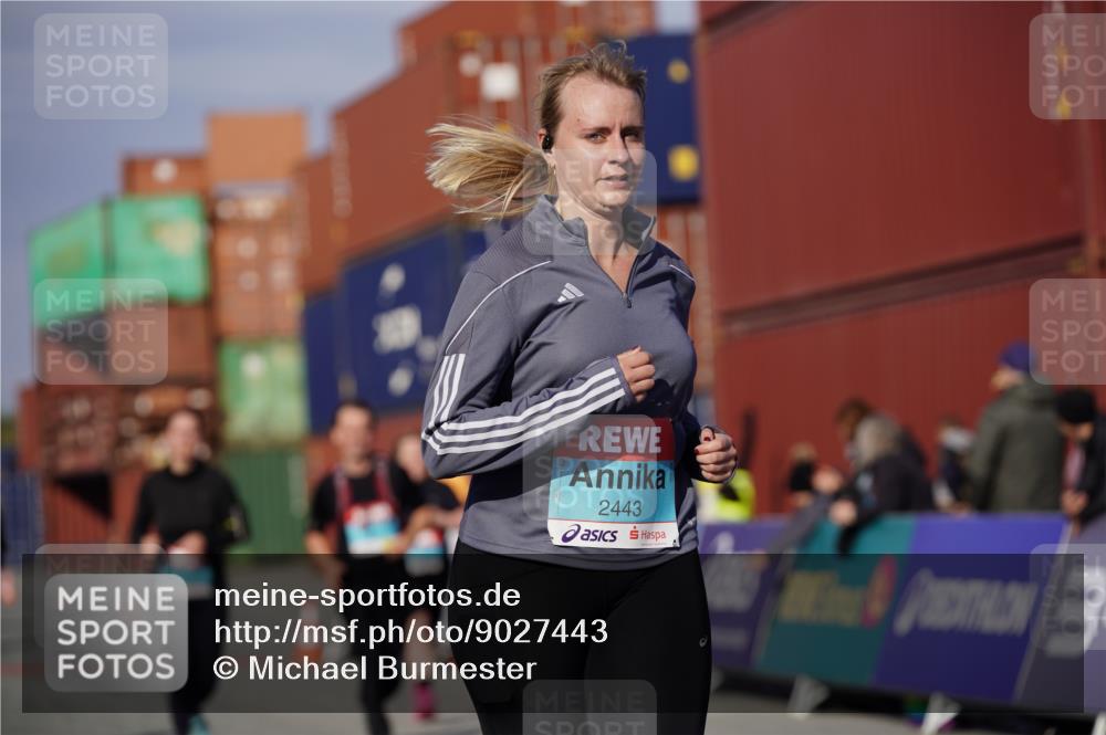 03.10.2025 - Köhlbrandbrückenlauf Michael Burmester http://msf.ph/oto/9027443 03.10.2025 10:31:21 Ziel 1969, 1970, 2443, 2504, 3383, 3384 meine-sportfotos.de