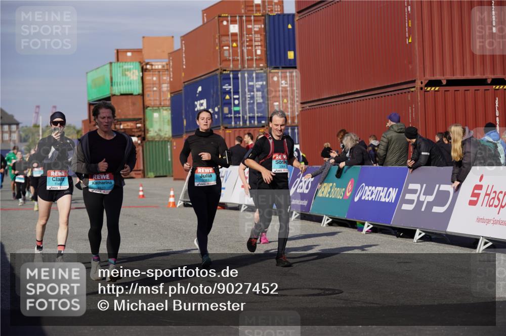 03.10.2025 - Köhlbrandbrückenlauf Michael Burmester http://msf.ph/oto/9027452 03.10.2025 10:31:23 Ziel 1969, 1970, 2443, 2504, 3383, 3384 meine-sportfotos.de