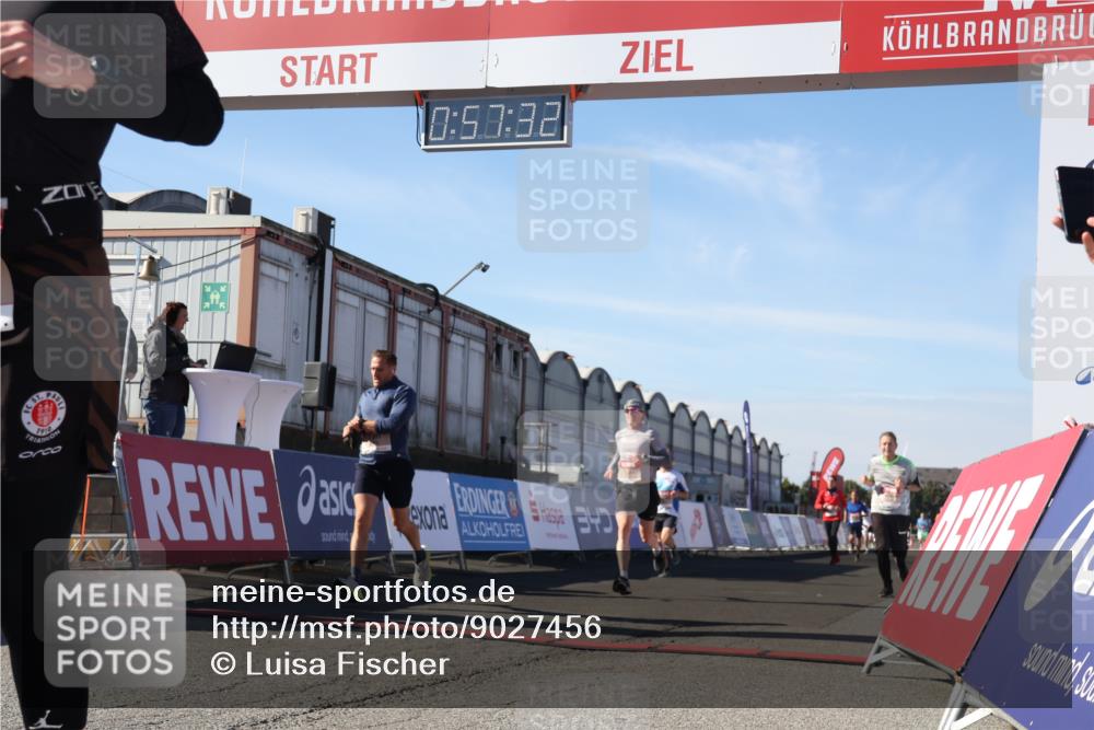 03.10.2025 - Köhlbrandbrückenlauf Luisa Fischer http://msf.ph/oto/9027456 03.10.2025 12:57:31 Ziel 4105, 4150, 4186, 4518, 6015, 6020, 6122, 6767 meine-sportfotos.de