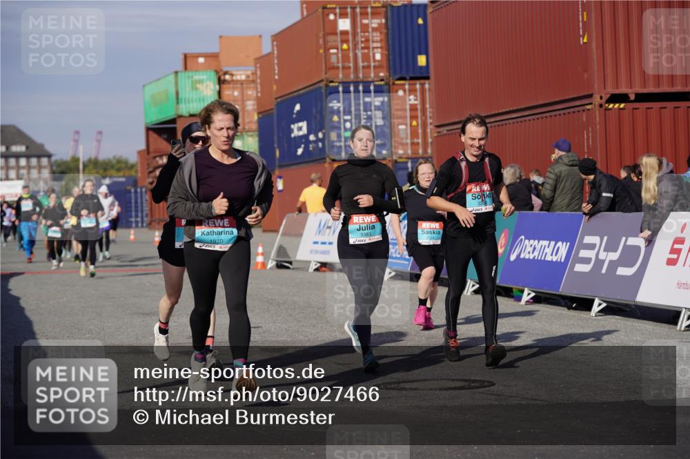 03.10.2025 - Köhlbrandbrückenlauf Michael Burmester http://msf.ph/oto/9027466 03.10.2025 10:31:24 Ziel 1969, 1970, 2385, 2443, 2504, 3383, 3384 meine-sportfotos.de