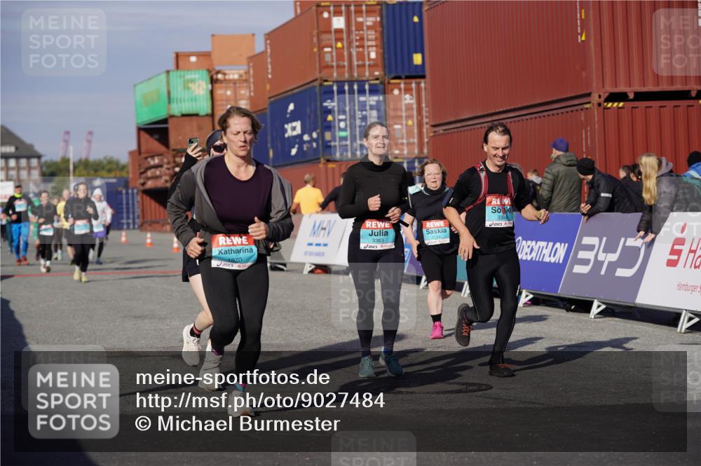 03.10.2025 - Köhlbrandbrückenlauf Michael Burmester http://msf.ph/oto/9027484 03.10.2025 10:31:24 Ziel 1969, 1970, 2385, 2443, 2504, 3383, 3384 meine-sportfotos.de
