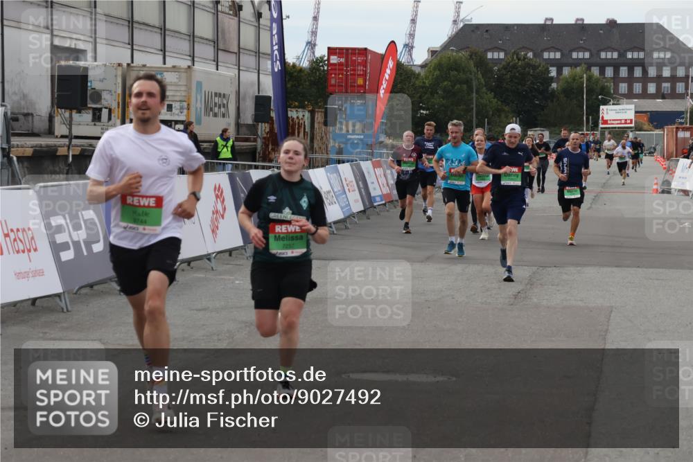 03.10.2025 - Köhlbrandbrückenlauf Julia Fischer http://msf.ph/oto/9027492 03.10.2025 16:04:02 Ziel 7257, 7281, 7811, 7862, 9405, 9473, 9672, 9730, 9744, 9746 meine-sportfotos.de