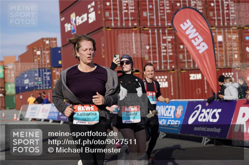 03.10.2025 - Köhlbrandbrückenlauf Michael Burmester http://msf.ph/oto/9027511 03.10.2025 10:31:26 Ziel 1969, 1970, 2385, 2504, 2973, 2976, 3383, 3384 meine-sportfotos.de