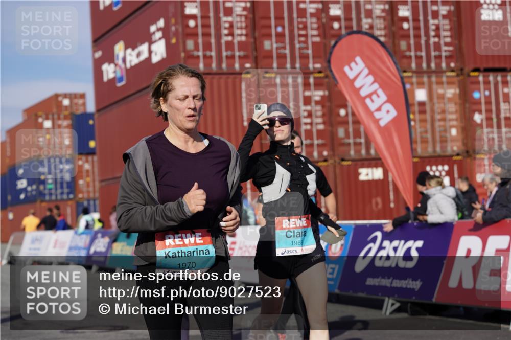 03.10.2025 - Köhlbrandbrückenlauf Michael Burmester http://msf.ph/oto/9027523 03.10.2025 10:31:26 Ziel 1969, 1970, 2385, 2504, 2973, 2976, 3383, 3384 meine-sportfotos.de