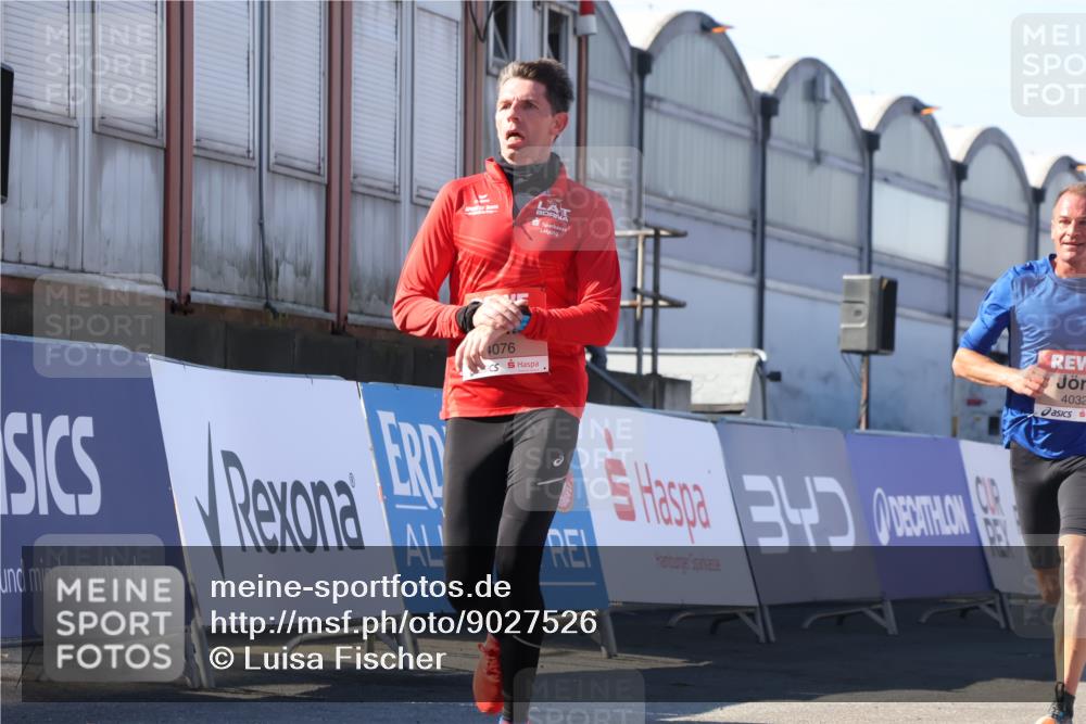 03.10.2025 - Köhlbrandbrückenlauf Luisa Fischer http://msf.ph/oto/9027526 03.10.2025 12:57:37 Ziel 4032, 4076, 4105, 4518, 6020, 6122, 6767, 6809 meine-sportfotos.de