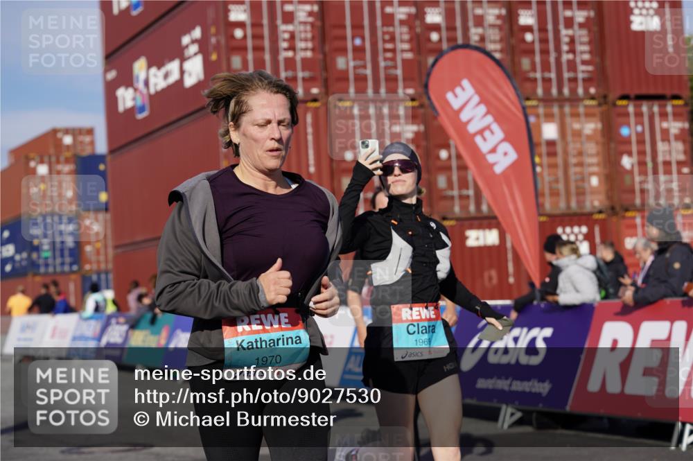03.10.2025 - Köhlbrandbrückenlauf Michael Burmester http://msf.ph/oto/9027530 03.10.2025 10:31:26 Ziel 1969, 1970, 2385, 2504, 2973, 2976, 3383, 3384 meine-sportfotos.de