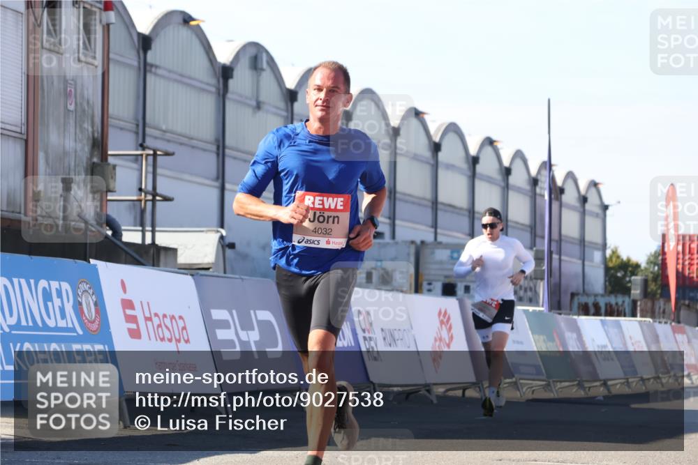 03.10.2025 - Köhlbrandbrückenlauf Luisa Fischer http://msf.ph/oto/9027538 03.10.2025 12:57:38 Ziel 4032, 4076, 4105, 4518, 6020, 6122, 6767, 6809 meine-sportfotos.de