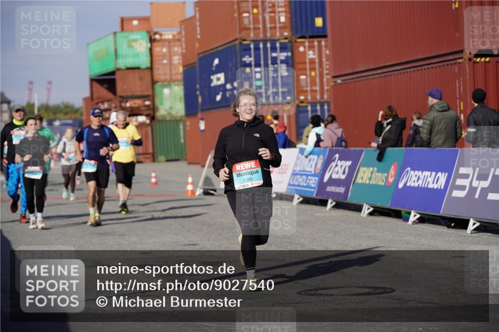 03.10.2025 - Köhlbrandbrückenlauf Michael Burmester http://msf.ph/oto/9027540 03.10.2025 10:31:30 Ziel 1927, 2385, 2398, 2462, 2463, 2504, 2518, 2973, 2976 meine-sportfotos.de
