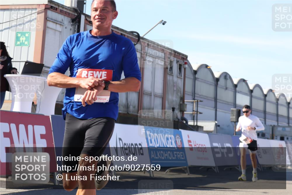03.10.2025 - Köhlbrandbrückenlauf Luisa Fischer http://msf.ph/oto/9027559 03.10.2025 12:57:39 Ziel 4032, 4037, 4076, 4105, 4518, 6020, 6122, 6767, 6809 meine-sportfotos.de