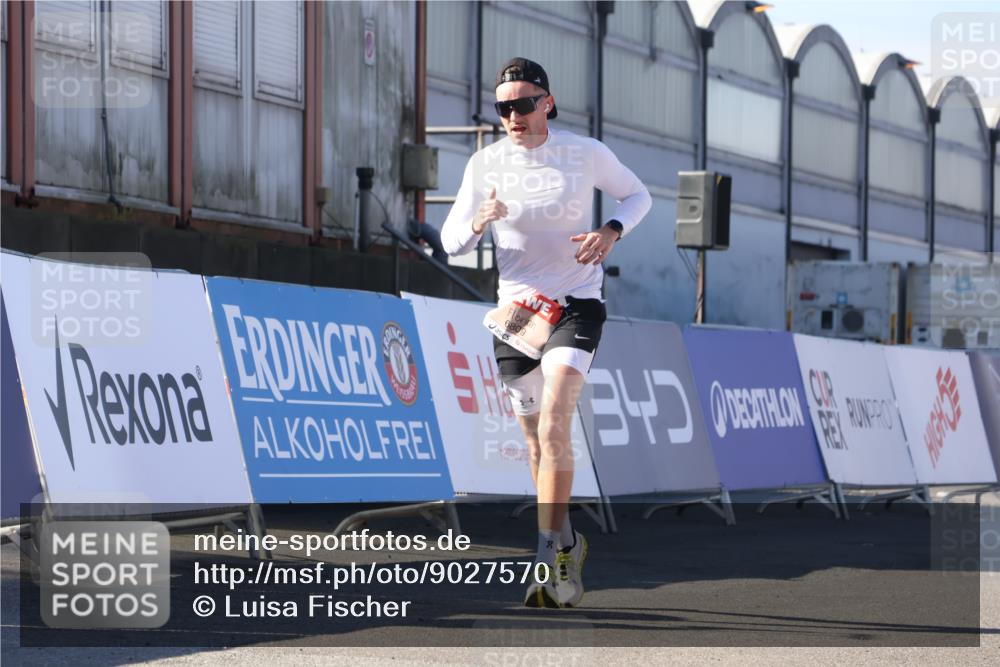 03.10.2025 - Köhlbrandbrückenlauf Luisa Fischer http://msf.ph/oto/9027570 03.10.2025 12:57:40 Ziel 4032, 4037, 4076, 4105, 4518, 6020, 6122, 6371, 6767, 6809 meine-sportfotos.de