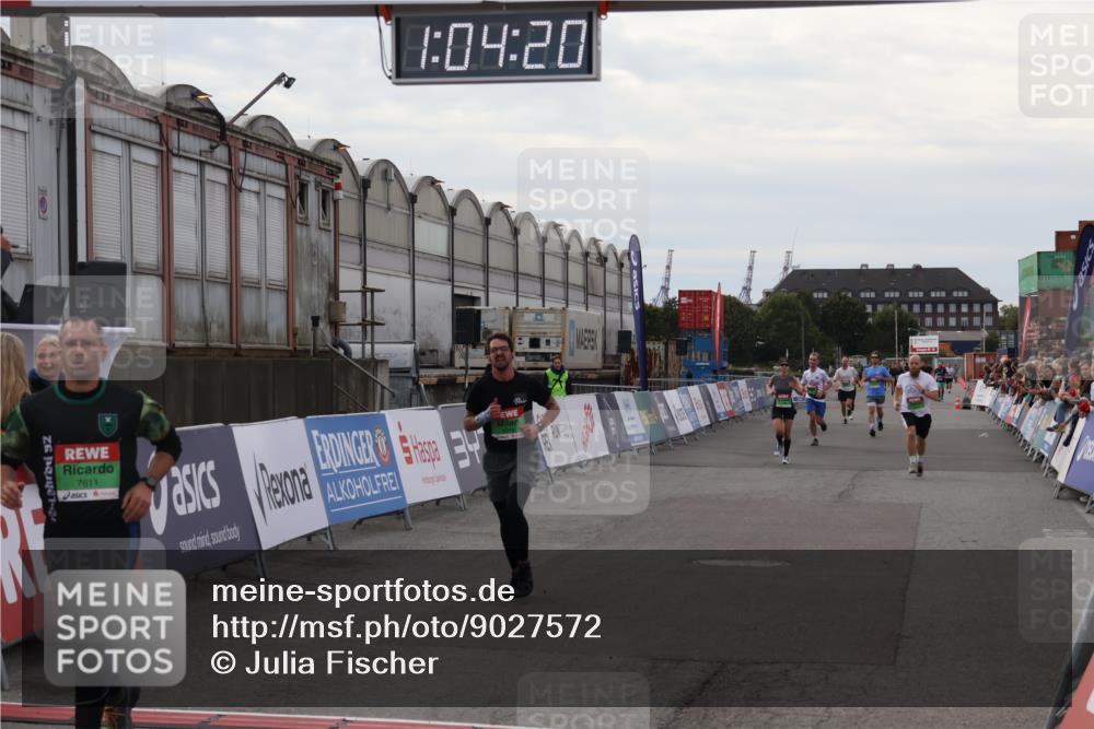 03.10.2025 - Köhlbrandbrückenlauf Julia Fischer http://msf.ph/oto/9027572 03.10.2025 16:04:20 Ziel 7297, 7308, 7392, 7451, 7466, 7611, 7798, 8082, 9010, 9149, 9213, 9306, 9562, 9618 meine-sportfotos.de