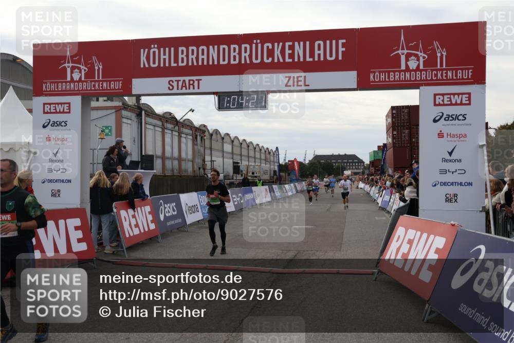 03.10.2025 - Köhlbrandbrückenlauf Julia Fischer http://msf.ph/oto/9027576 03.10.2025 16:04:21 Ziel 7297, 7308, 7392, 7451, 7466, 7611, 8082, 8818, 9010, 9149, 9213, 9562, 9618 meine-sportfotos.de