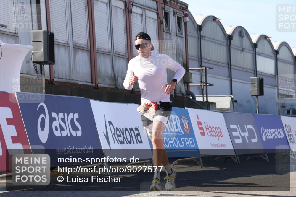 03.10.2025 - Köhlbrandbrückenlauf Luisa Fischer http://msf.ph/oto/9027577 03.10.2025 12:57:41 Ziel 4032, 4037, 4076, 4105, 4518, 6122, 6371, 6767, 6809 meine-sportfotos.de
