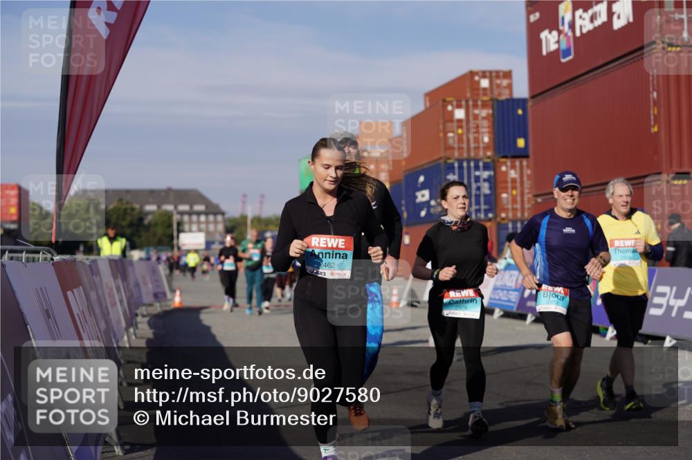 03.10.2025 - Köhlbrandbrückenlauf Michael Burmester http://msf.ph/oto/9027580 03.10.2025 10:31:35 Ziel 1927, 2058, 2272, 2385, 2398, 2462, 2463, 2518, 2966, 2967, 2973, 2976 meine-sportfotos.de