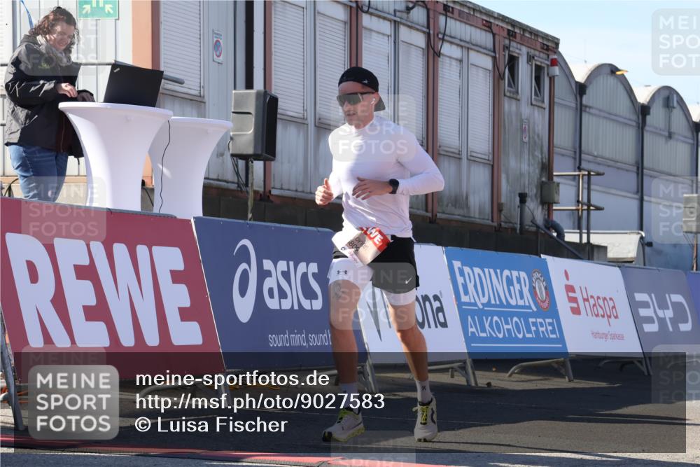 03.10.2025 - Köhlbrandbrückenlauf Luisa Fischer http://msf.ph/oto/9027583 03.10.2025 12:57:41 Ziel 4032, 4037, 4076, 4105, 4518, 6122, 6371, 6767, 6809 meine-sportfotos.de