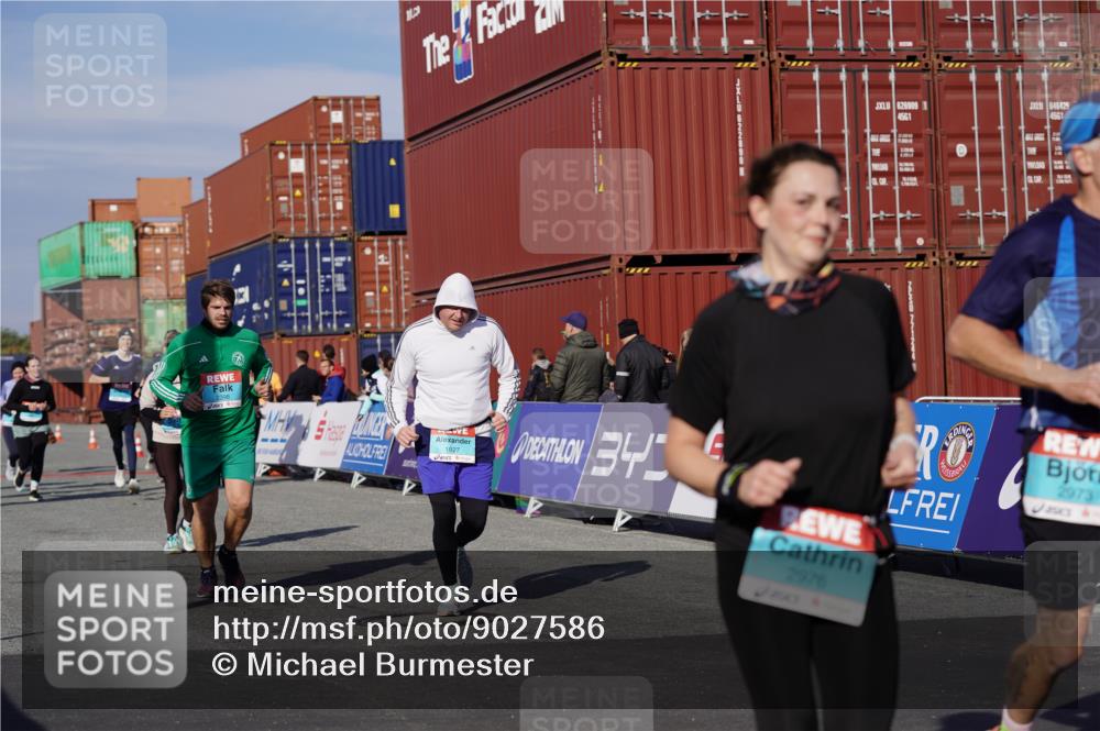 03.10.2025 - Köhlbrandbrückenlauf Michael Burmester http://msf.ph/oto/9027586 03.10.2025 10:31:37 Ziel 1927, 2058, 2265, 2272, 2332, 2379, 2398, 2462, 2463, 2518, 2595, 2596, 2634, 2966, 2967, 2973, 2976 meine-sportfotos.de