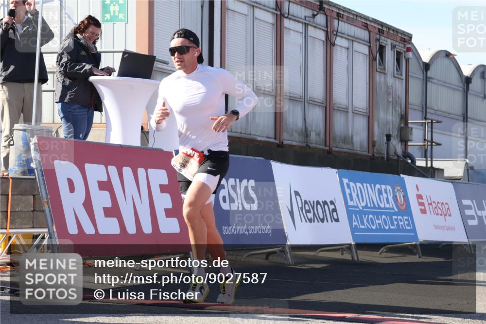 03.10.2025 - Köhlbrandbrückenlauf Luisa Fischer http://msf.ph/oto/9027587 03.10.2025 12:57:42 Ziel 4032, 4037, 4076, 4105, 4518, 6122, 6371, 6767, 6809 meine-sportfotos.de