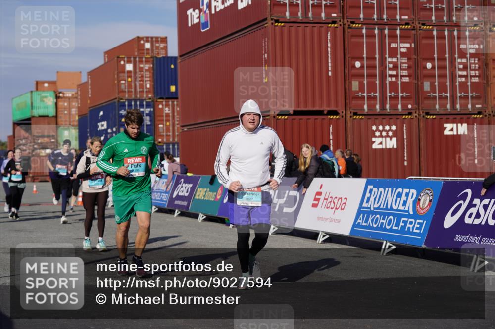 03.10.2025 - Köhlbrandbrückenlauf Michael Burmester http://msf.ph/oto/9027594 03.10.2025 10:31:38 Ziel 1927, 2058, 2265, 2272, 2332, 2379, 2398, 2462, 2463, 2518, 2595, 2596, 2634, 2830, 2966, 2967, 2973, 2976 meine-sportfotos.de