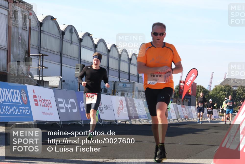 03.10.2025 - Köhlbrandbrückenlauf Luisa Fischer http://msf.ph/oto/9027600 03.10.2025 12:57:44 Ziel 4032, 4037, 4076, 4105, 5960, 6122, 6371, 6809 meine-sportfotos.de