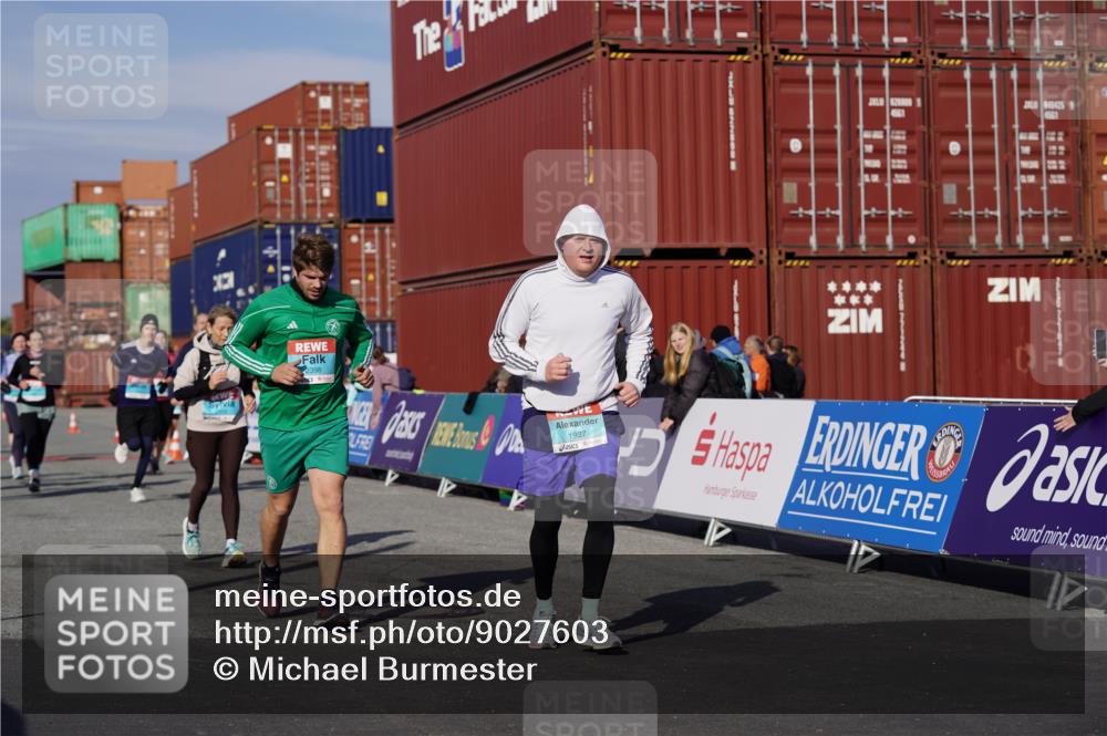 03.10.2025 - Köhlbrandbrückenlauf Michael Burmester http://msf.ph/oto/9027603 03.10.2025 10:31:38 Ziel 1927, 2058, 2265, 2272, 2332, 2379, 2398, 2462, 2463, 2518, 2595, 2596, 2634, 2830, 2966, 2967, 2973, 2976 meine-sportfotos.de